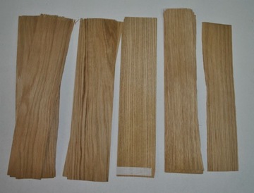 Комплект из натурального дубового шпона с инкрустацией.