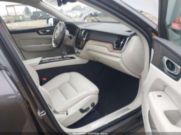 Volvo XC60 II 2022 Volvo XC 60 Recharge Plug-In Hybrid T8 Inscription Expression 2022 2.0, zdjęcie 9