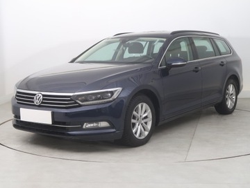 Volkswagen Passat B8 Variant 2.0 TDI BlueMotion SCR 150KM 2016 VW Passat 2.0 TDI, Salon Polska, Serwis ASO, Navi, zdjęcie 1