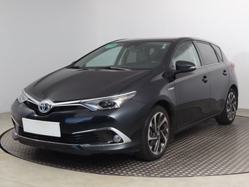 Toyota Auris II Hatchback 5d Facelifting 1.8 Hybrid 136KM 2015 Toyota Auris Hybrid, Salon Polska, Serwis ASO, zdjęcie 1