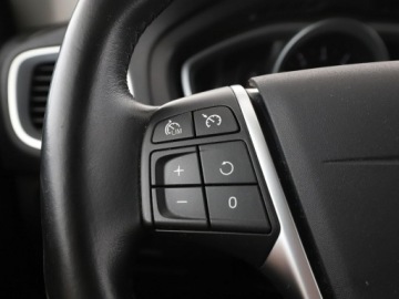 Volvo V40 II Hatchback Facelifting 1.5 T3 152KM 2017 Volvo V40 Momentum automat T3 navi kamera tempomat, zdjęcie 29