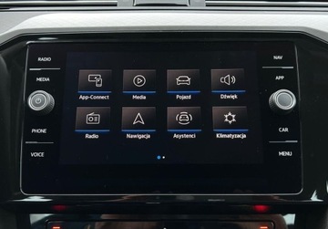 Volkswagen Passat B8 Variant Facelifting 1.5 TSI EVO 150KM 2023 Volkswagen Passat Variant Business Pakiety, ACC, Podgrzewane fotele, ergo, zdjęcie 25
