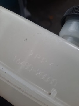 NÁDOBKA VYROVNÁVACÍ 16480-28080 TOYOTA PRIUS III