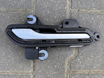 TESLA 3 KLAMKA DRZWI PRAWE TYŁ 1081832-00-E
