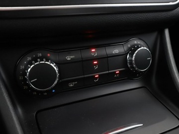 Mercedes CLA C117 Shooting Brake 1.6 180 122KM 2015 Mercedes CLA 180 automat bi-xenon panorama, zdjęcie 25