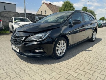 Opel Astra K Sports Tourer 1.6 CDTI 110KM 2018 Opel Astra Klimatronik Czujniki park. Tempomat