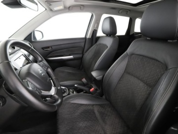 Suzuki Vitara III SUV Facelifting 1.4 BoosterJet 140KM 2020 Suzuki Vitara automat 4x4 panorama navi kamera, zdjęcie 12