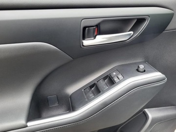 Toyota Highlander III 2.5 248KM 2023 highlander XLE * 2.5l Hybrid 247KM 4X4/AWD Przebieg:9,928km Idealny stan, zdjęcie 8