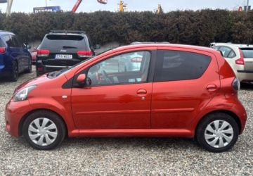 Toyota Aygo I Hatchback 5d Facelifting 1.0 VVT-i 68KM 2012 Toyota Aygo Niski przebieg Polski salon Benzyna 68KM, zdjęcie 2