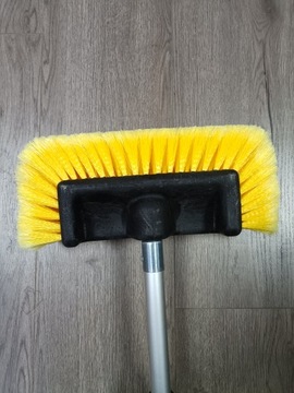 SZCZOTKA I ŚCIĄGACZKA TELESKOPOWA DO MYCIA PANELI FOTOWOLTAICZNYCH ZAWÓR 5M