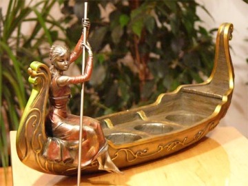 GONDOLA ЦЕРКОВЬ С ЖЕНЩИНОЙ статуэтка VERONESE