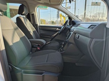 Volkswagen Caddy IV Kombi Maxi 2.0 TDI SCR BlueMotion Technology 102KM 2016 Volkswagen Caddy 2.0 TDI 102KM Maxi 7 osobowy Czujniki Parkowania Salon, zdjęcie 23