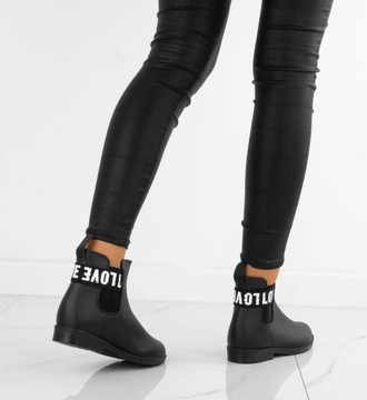 KRÓTKIE MATOWE KALOSZE Z GUMĄ BOTKI Z NAPISAMI 40
