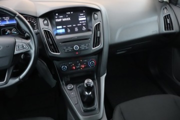 Ford Focus III Hatchback 5d facelifting 1.0 EcoBoost 125KM 2017 Ford Focus 1.0 EcoBoost, Salon Polska, Serwis ASO, zdjęcie 7