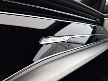 Audi Q8 SUV 3.0 45 TDI 231KM 2022 Audi Q8 S-Line Matrix Pneumatyka 3.0 Diesel 231KM, zdjęcie 35