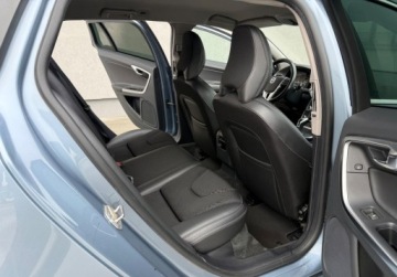 Volvo V60 I Kombi Facelifting 2.0 D4 DRIVE-E 190KM 2018 Volvo V60 salon PL FV VAT 23 bezwypadkowy roczna gwarancja hak, zdjęcie 15