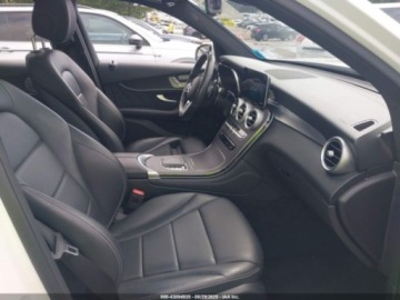 Mercedes GLC C253 2021 Mercedes-Benz GLC 300 4Matic 2021 2.0l 2.0 Benzyna 255KM, zdjęcie 9