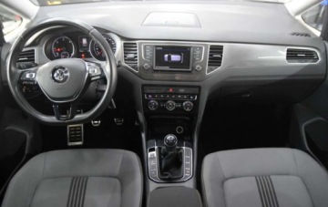 Volkswagen Golf Sportsvan Sportsvan 1.6 TDI 115KM 2017 Volkswagen Golf Sportsvan Nawigacja_Podgrzewane fotele_ 1.6 Diesel 115KM, zdjęcie 5