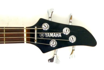 Бас-гитара Yamaha RBX 270 бордового цвета