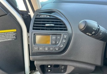 Citroen C4 Picasso I 1.6 HDi 109KM 2008 Citroen C4 Picasso 1.6 HDI 109KM Klimatyzacja Elektryka Czujniki 1.6 109KM, zdjęcie 16