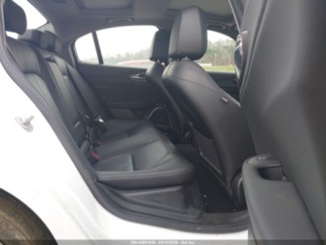 Alfa Romeo Giulia II Sedan Facelifting 2.0 Turbo 280KM 2021 Alfa Romeo Giulia Ti 2021 2.0 Benzyna 280KM, zdjęcie 12