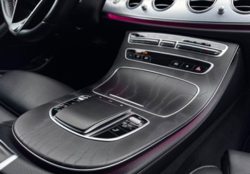 Mercedes Klasa E W213 Kombi Facelifting 2.0 E200 197KM 2021 Mercedes-Benz Klasa E Hybr 9G LIFT Full Led Skora Duza Navi Virtual Ambien, zdjęcie 25