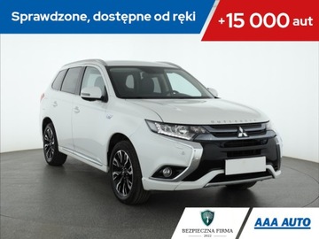 Mitsubishi Outlander III 2015 Mitsubishi Outlander 2.0 PHEV, Salon Polska