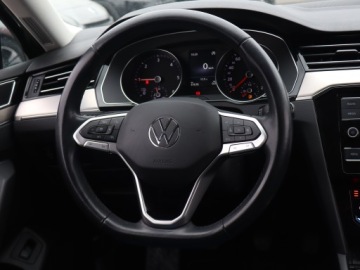 Volkswagen Passat B8 Limousine Facelifting 2.0 TDI SCR 150KM 2021 VW Passat 2.0 TDI, Salon Polska, 1. Właściciel, zdjęcie 17
