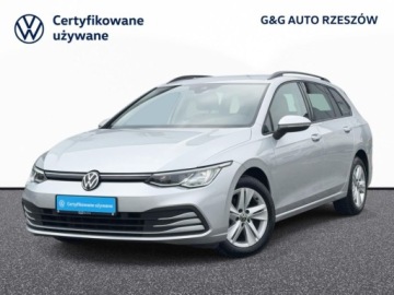 Volkswagen Golf VIII Variant 1.5 eTSI 130KM 2023 Volkswagen Golf 1.5 eTSI FV 23 Gwarancja 1.5 Benzyna 129KM