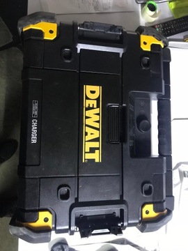 Строительная радиостанция DeWalt с Bluetooth