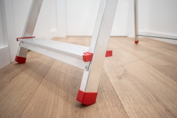 Лестница бытовая алюминиевая 6-ступенчатая с полкой BAULICH, продукт ПОЛЬША