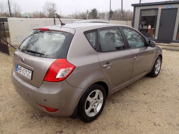 Kia Ceed I Hatchback 5d Facelifting 1.6 DOHC CVVT 126KM 2009 Kia Ceed BIALOLEKA 1,6 benzyna (125 KM), 2009 r. prod KOMIS TYSIAK, zdjęcie 2