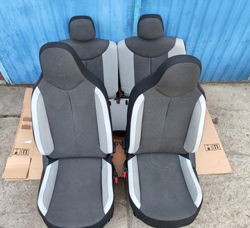 TOYOTA AYGO 3 drzwi 2018r FOTELE KOMPLET