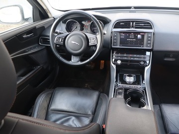 Jaguar XE Sedan 2.0 i4 180KM 2016 Jaguar XE 20d, Salon Polska, Serwis ASO, 177 KM, zdjęcie 6