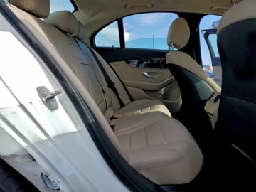 Mercedes Klasa C W205 2016 Mercedes-Benz Klasa C 2016 MERCEDES-BENZ C 300 2.0 Benzyna 241KM, zdjęcie 10