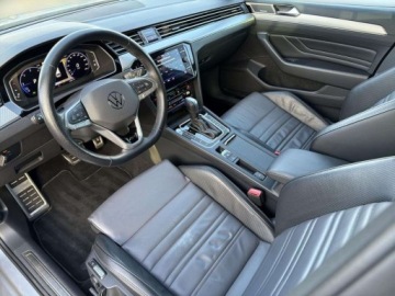 Volkswagen Passat B8 Variant Facelifting 2.0 TDI SCR 200KM 2022 Volkswagen Passat R-Line 4Mot. HarmanKardon LED Matrix Hak Kamera Cofania, zdjęcie 9