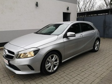 Mercedes Klasa A W176 Hatchback 5d Facelifting 180 122KM 2017 Mercedes A 180 1,6 16v 122KM Klimatronik Navigacja, zdjęcie 9