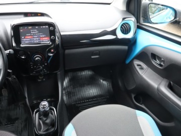 Toyota Aygo II Hatchback 5d 1.0 VVT-i 69KM 2015 Toyota Aygo 1.0 VVT-i, Salon Polska, Klima, zdjęcie 7