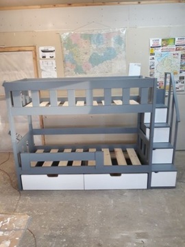 Двухъярусная кровать с лестницей и транспортом