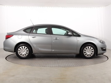 Opel Astra J Sedan 1.6 Twinport ECOTEC 115KM 2014 Opel Astra 1.6 16V, Salon Polska, Serwis ASO, zdjęcie 5