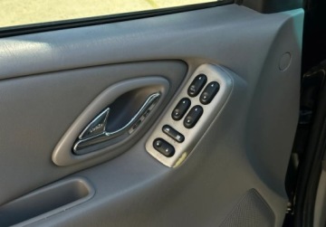 Mazda Tribute I 3.0 V6 197KM 2002 Mazda Tribute 3.0 V6, Uszkodzony Silnik 3.0 Benzyna 197KM, zdjęcie 9