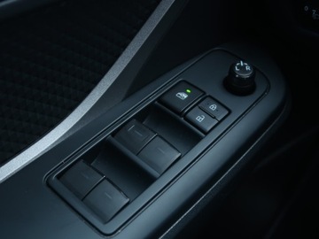 Toyota C-HR I Crossover Facelifting 1.8 Hybrid 122KM 2022 Toyota C-HR 1.8 Hybrid, Serwis ASO, Automat, zdjęcie 17