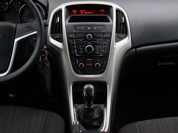 Opel Astra J Sports Tourer 1.7 CDTI ECOTEC 110KM 2011 Opel Astra 1.7 CDTI, Salon Polska, Klima, zdjęcie 11