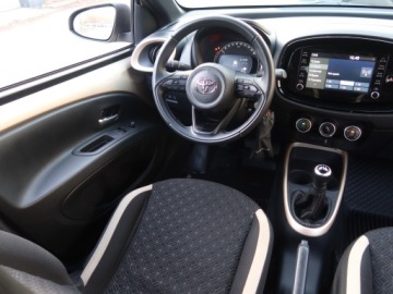 Toyota Aygo X 1.1 VVT-i 72KM 2022 Toyota Aygo X 1.0, Salon Polska, 1. Właściciel, zdjęcie 6