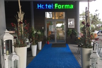 Светящаяся светодиодная надпись HOTEL, объемные буквы из оргстекла, 50 см.