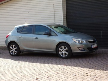 Opel Astra J Hatchback 5d 1.6 Twinport ECOTEC 115KM 2010 Opel Astra KLIMATYZACJA, zdjęcie 12