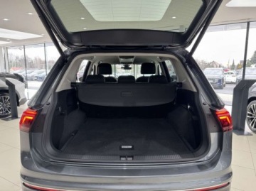 Volkswagen Tiguan Allspace SUV Facelifting 2.0 TDI SCR 150KM 2022 Volkswagen Tiguan Allspace Allspace Elegance 4Motion Hak Kamera cofania, zdjęcie 16