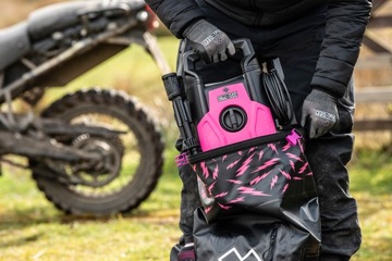 Мойка высокого давления + набор химикатов Muc-Off