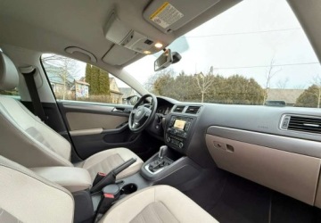 Volkswagen Jetta VI Sedan 1.4 TSI 122KM 2012 Volkswagen Jetta Volkswagen Jetta 1.4 TSI Highline Perfectline DSG 1.4, zdjęcie 23