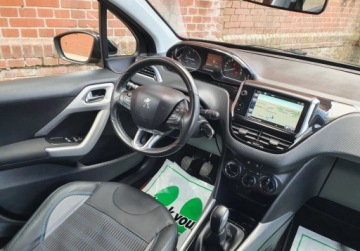 Peugeot 2008 I SUV 1.2 PureTech 110KM 2015 Peugeot 2008 Urban Cross LED Nawigacja GetHelp 1.2 Benzyna 110KM, zdjęcie 9